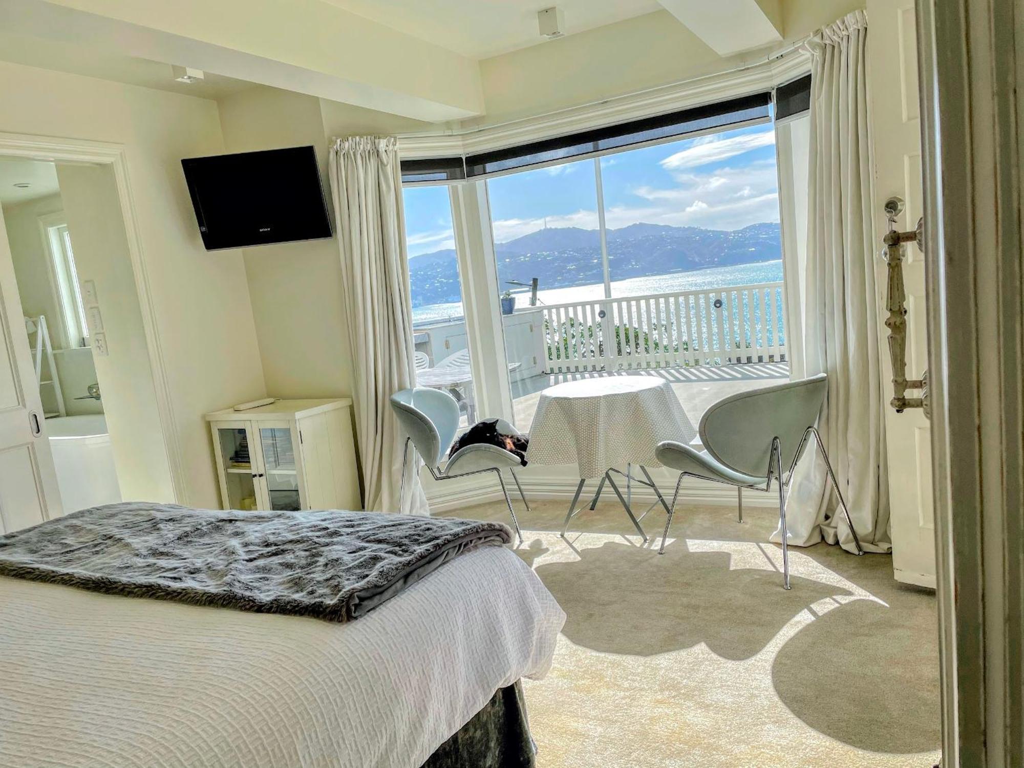 Incredible Views! Luxurious Studio & Outdoor Living Wellington Exterior photo